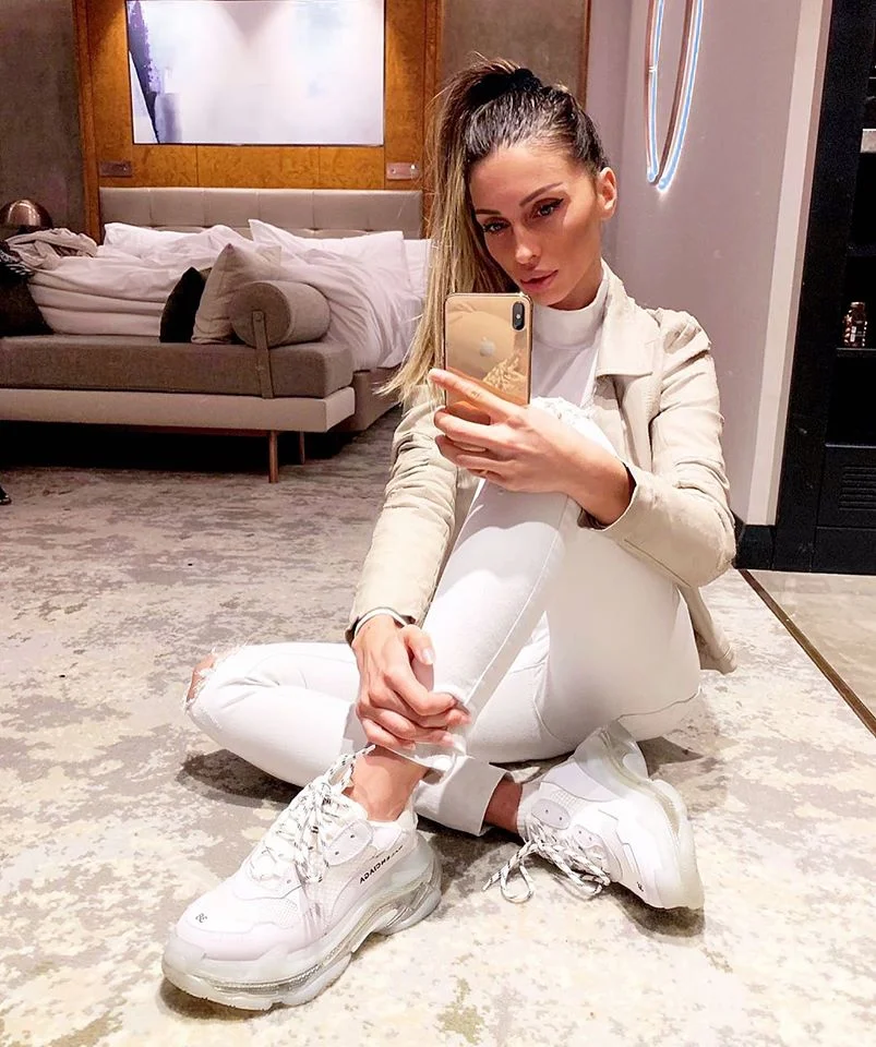 Arvadının "Instagram" paylaşımlarına görə klubdan qovuldu - FOTOLAR 