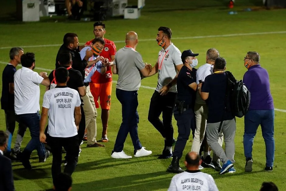 Türkiyə futbolunda aşırı biabırçılıq - FOTOLAR+VİDEO 