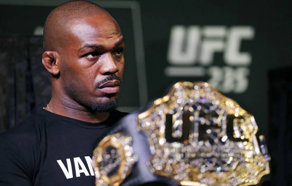 UFC çempionu insan həyatı qurtardı - FOTO 
