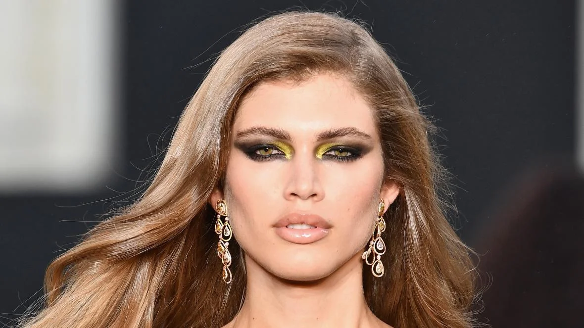Məşhur idman dərgisindən şok addım: İlk dəfə trans model... - FOTOLAR 
