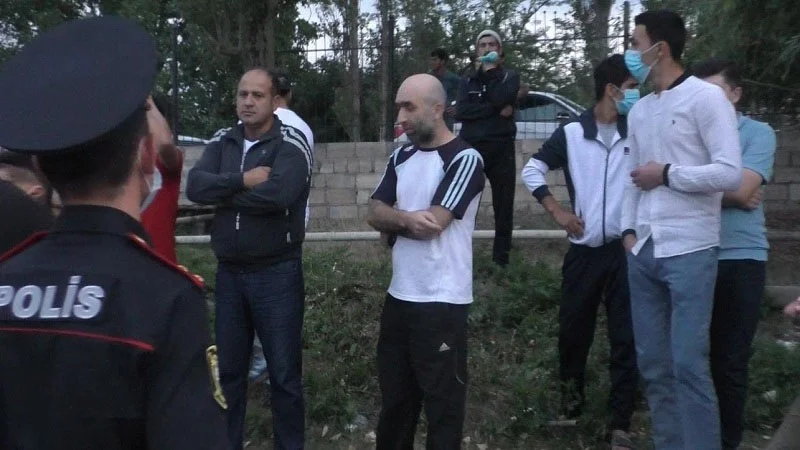 Karantini pozaraq futbol oynayan 25 nəfər saxlanıldı - FOTOLAR 
