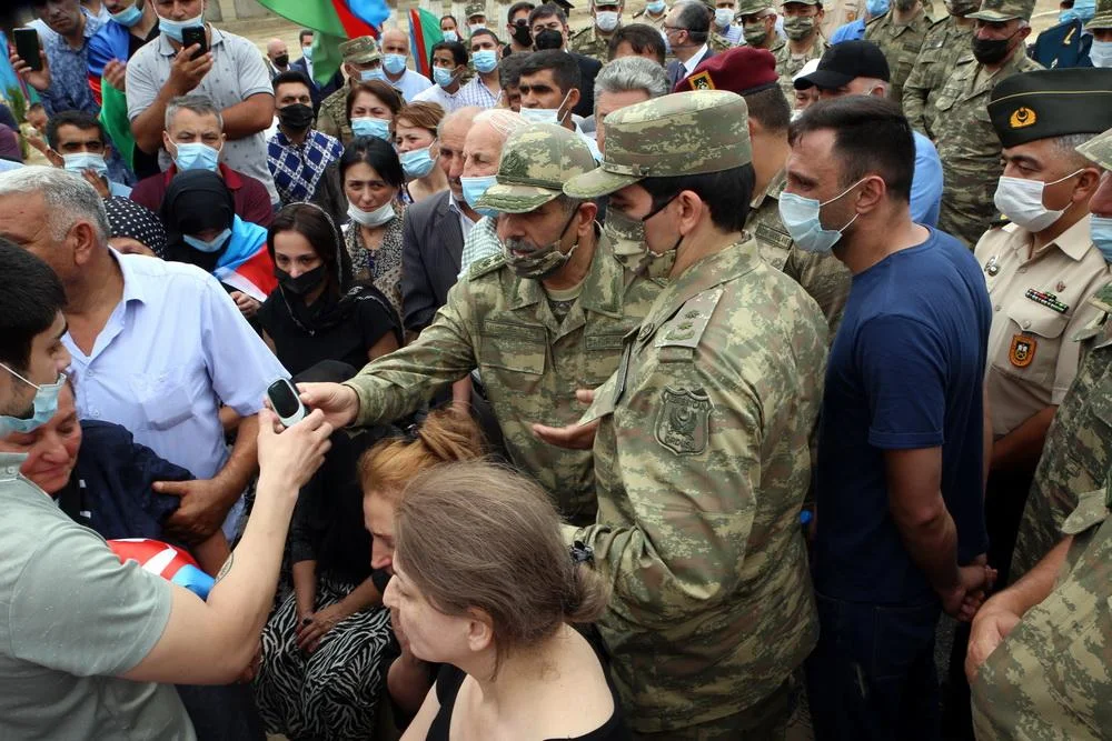 Ильхам Алиев выразил соболезнования семьям генерала Гашимова и полковника Мирзоева (ФОТО/ВИДЕО) 
