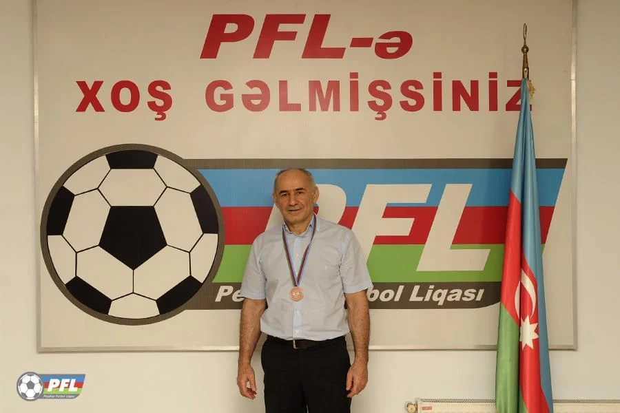 Peşəkar Futbol Liqası medalçıları mükafatlandırdı - FOTOLAR 