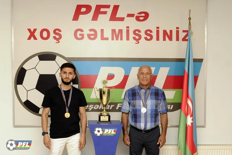 Peşəkar Futbol Liqası medalçıları mükafatlandırdı - FOTOLAR 