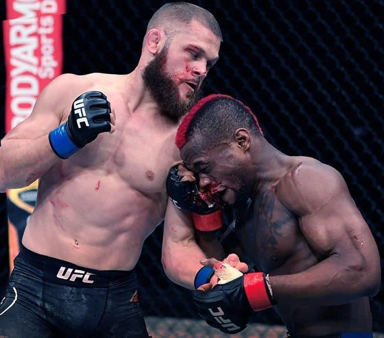 Рафаэль Физиев после победы в UFC: Азербайджан, силен тот, у кого правда - ФОТО 