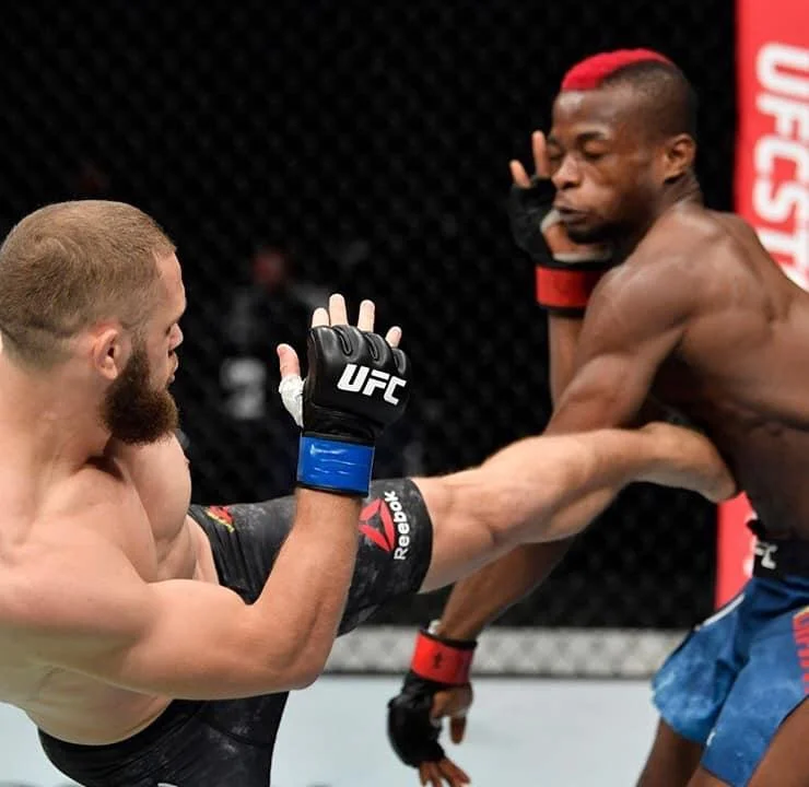 Рафаэль Физиев после победы в UFC: Азербайджан, силен тот, у кого правда - ФОТО 