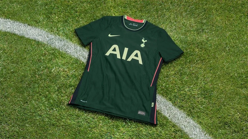 "Tottenhem" yeni formalarını təqdim etdi - FOTOLAR 