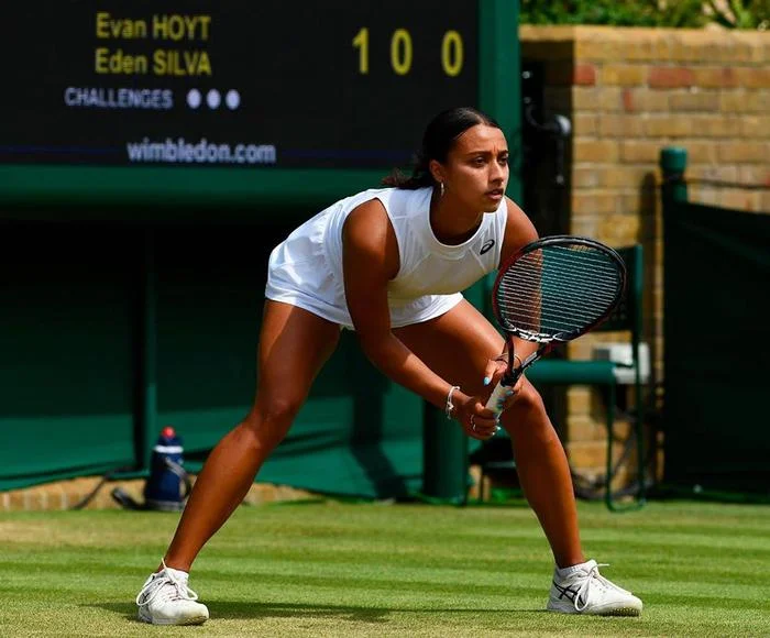 Gənc tennisçi seksual FOTOLARı ilə heyran edir 