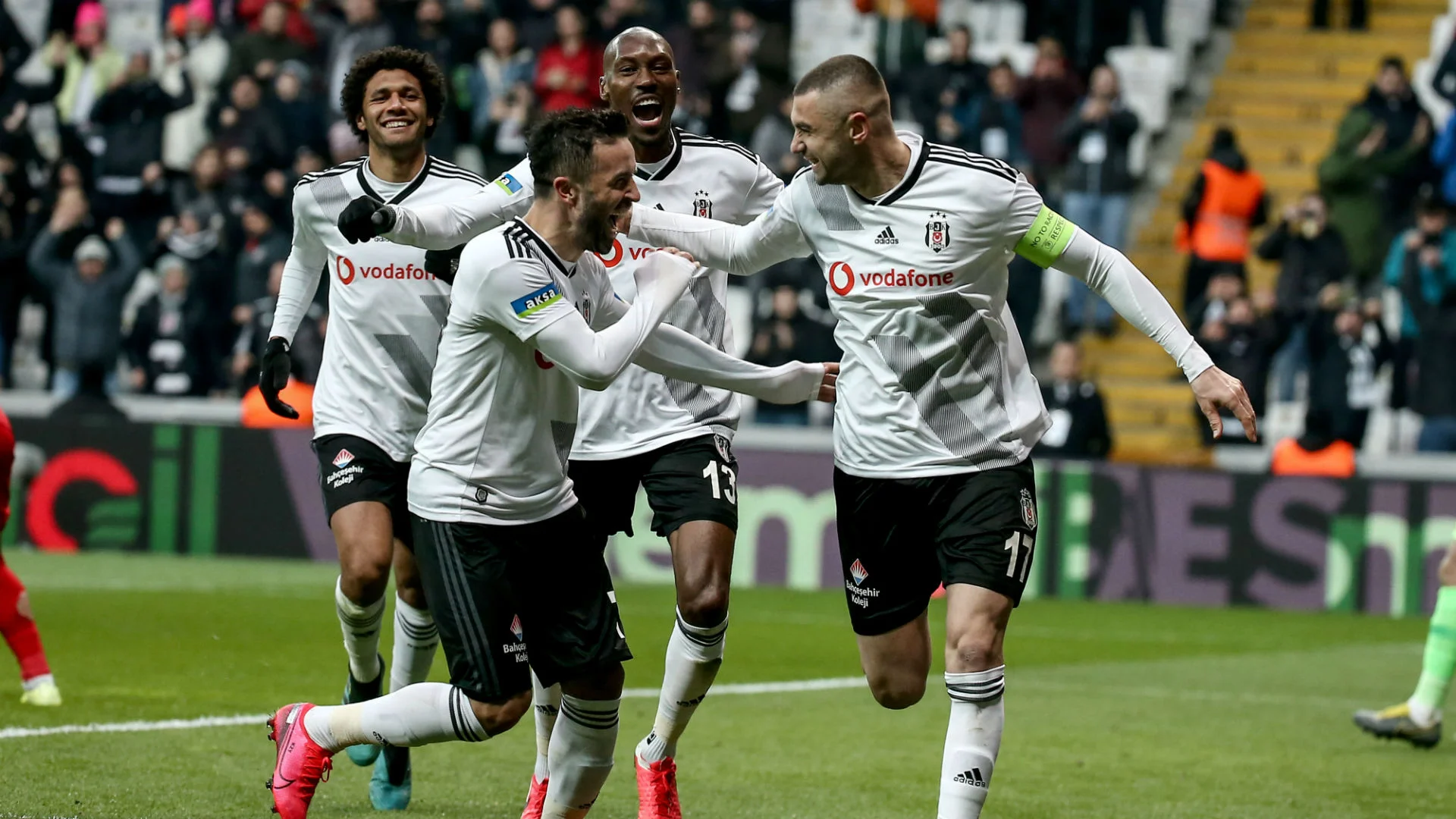 “Beşiktaş”ın yeni formaları 