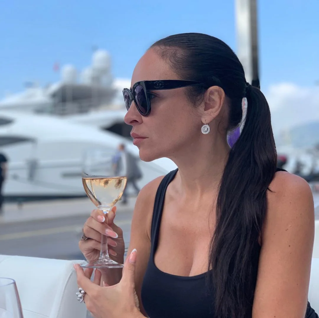 Tanınmış xanım blogger azərbaycanlı nazirlə eşq yaşadığını açıqladı - FOTO/VİDEO 