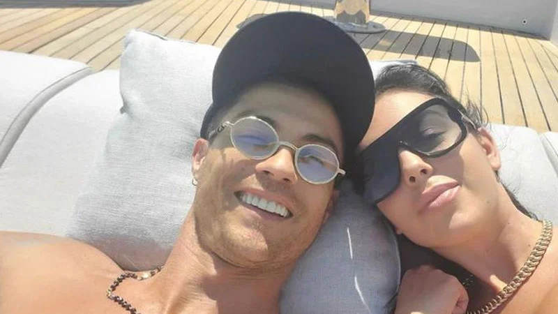 Ronaldonun sevgilisi qızı ilə FOTOsunu paylaşdı 