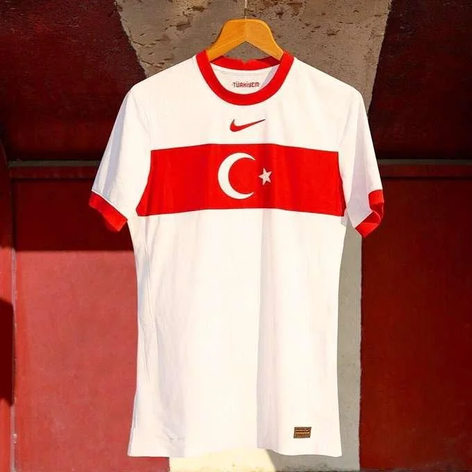 Türkiyə millisinin yeni formaları 