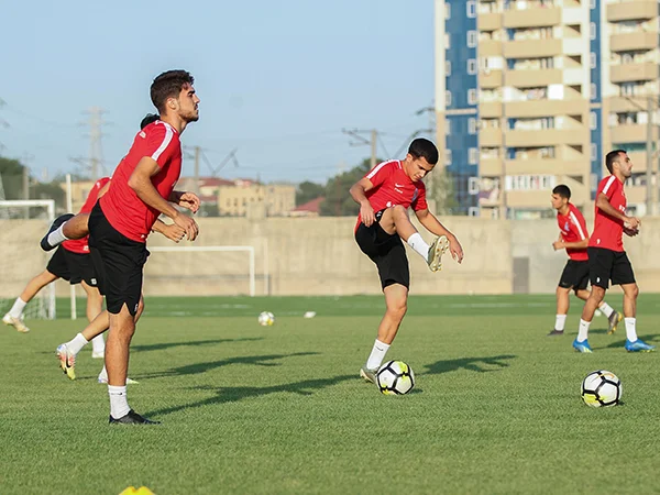 Millimiz Fransa önündə imtahana belə hazırlaşdı - FOTOLAR 