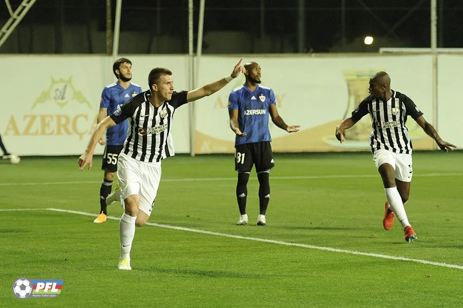 "Qarabağ" - "Neftçi" oyunu FOTOLARda 