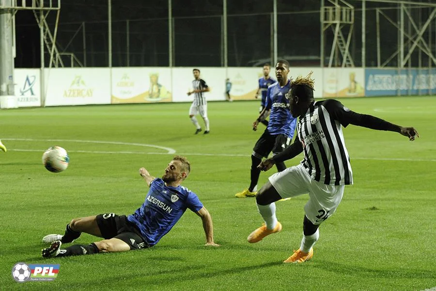 "Qarabağ" - "Neftçi" oyunu FOTOLARda 