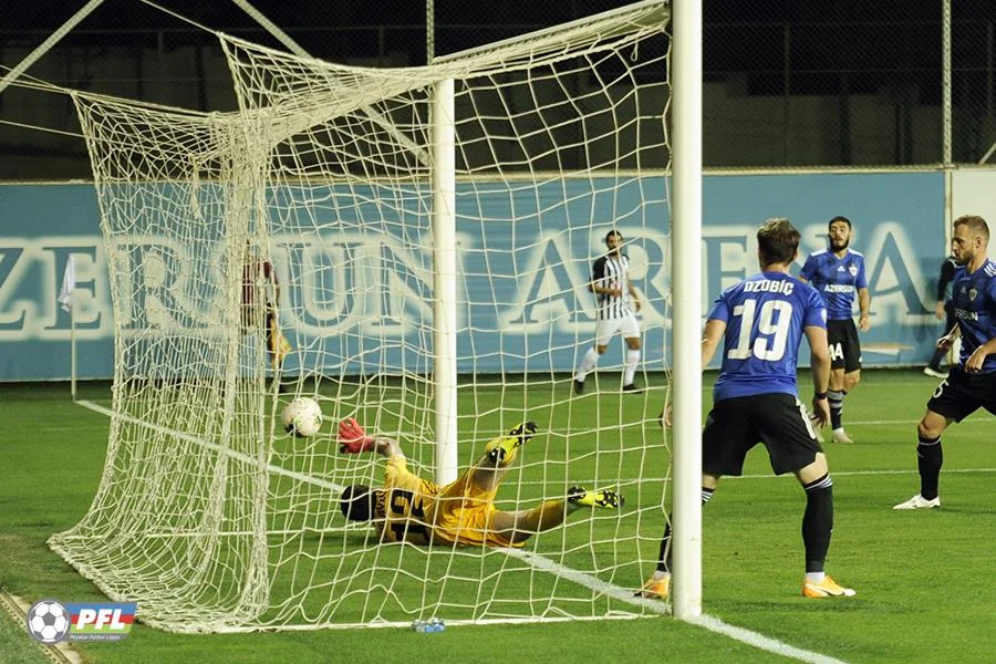 "Qarabağ" - "Neftçi" oyunu FOTOLARda 