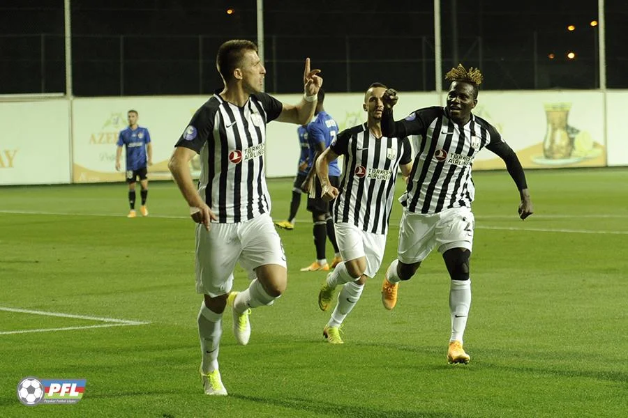 "Qarabağ" - "Neftçi" oyunu FOTOLARda 