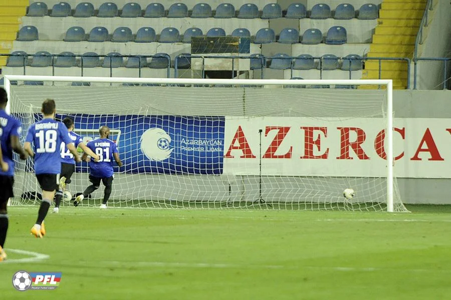 "Qarabağ" - "Neftçi" oyunu FOTOLARda 