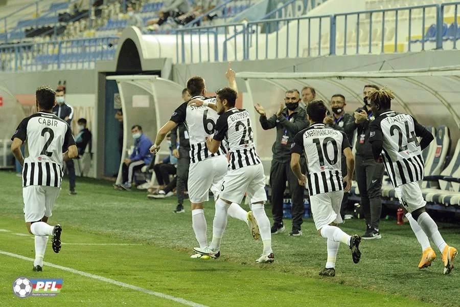 "Qarabağ" - "Neftçi" oyunu FOTOLARda 