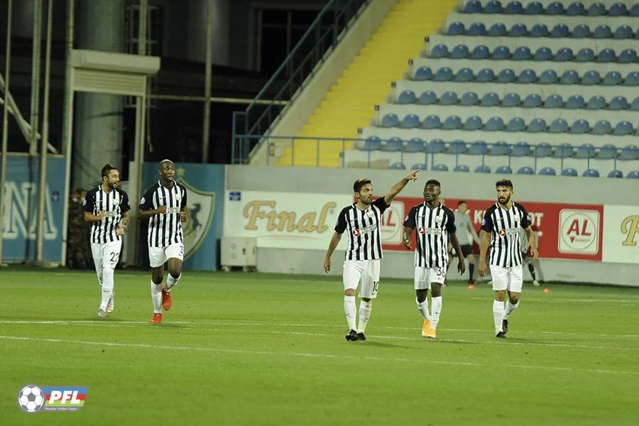 "Qarabağ" - "Neftçi" oyunu FOTOLARda 
