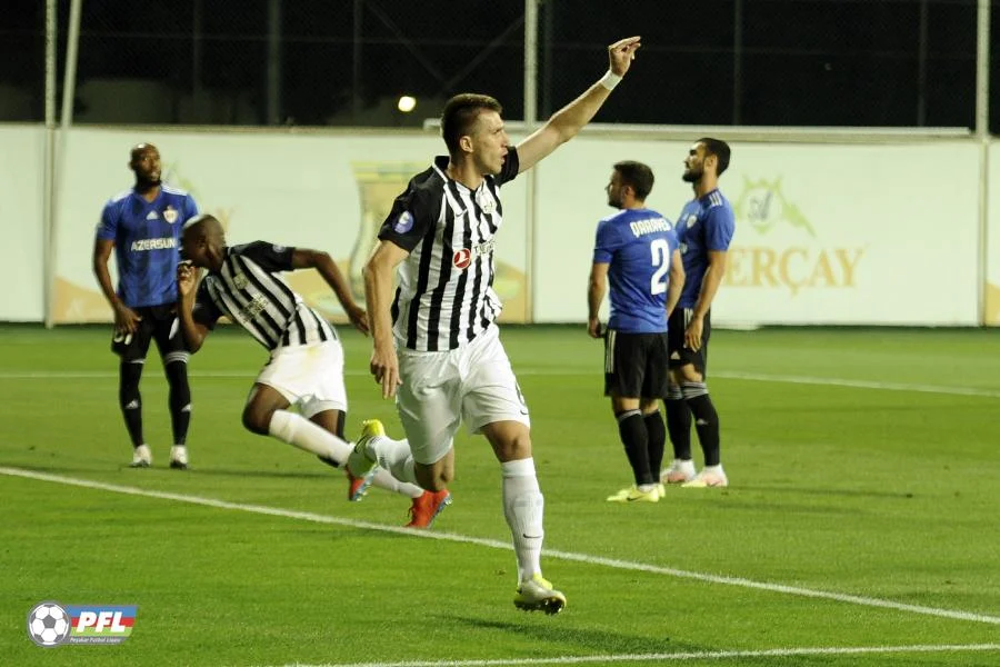 "Qarabağ" - "Neftçi" oyunu FOTOLARda 