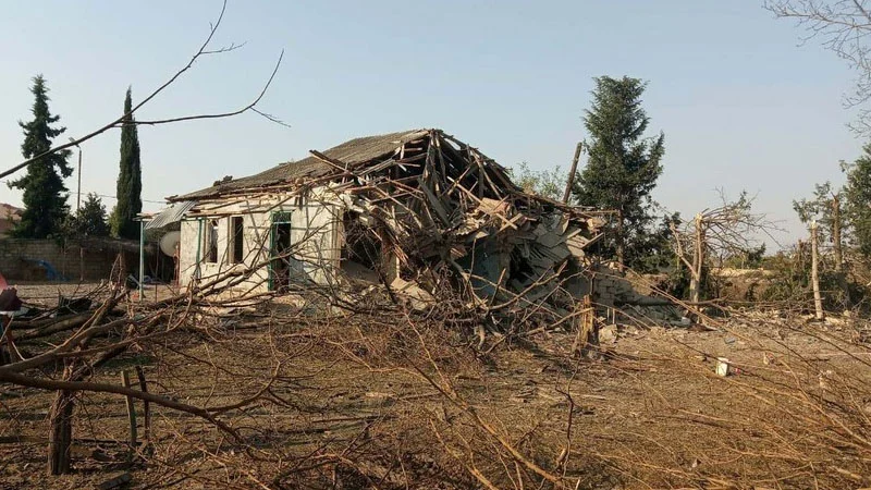 Düşmənin atdığı “Smerç” Tərtərdə evi dağıtdı - FOTOLAR 