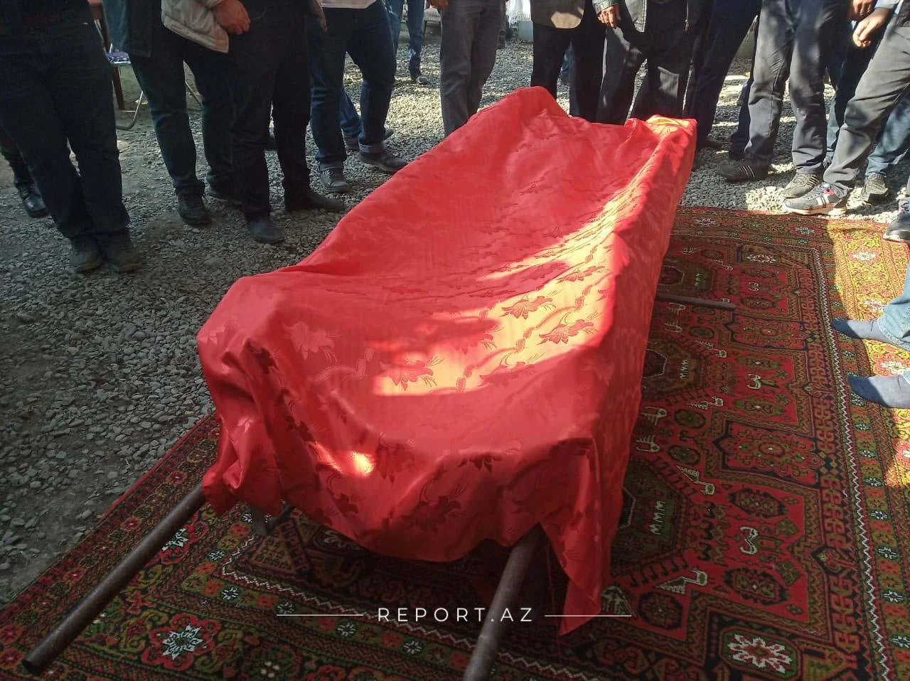 Bərdədə həlak olan 7 yaşlı Aysu dəfn olunur - FOTOLAR 