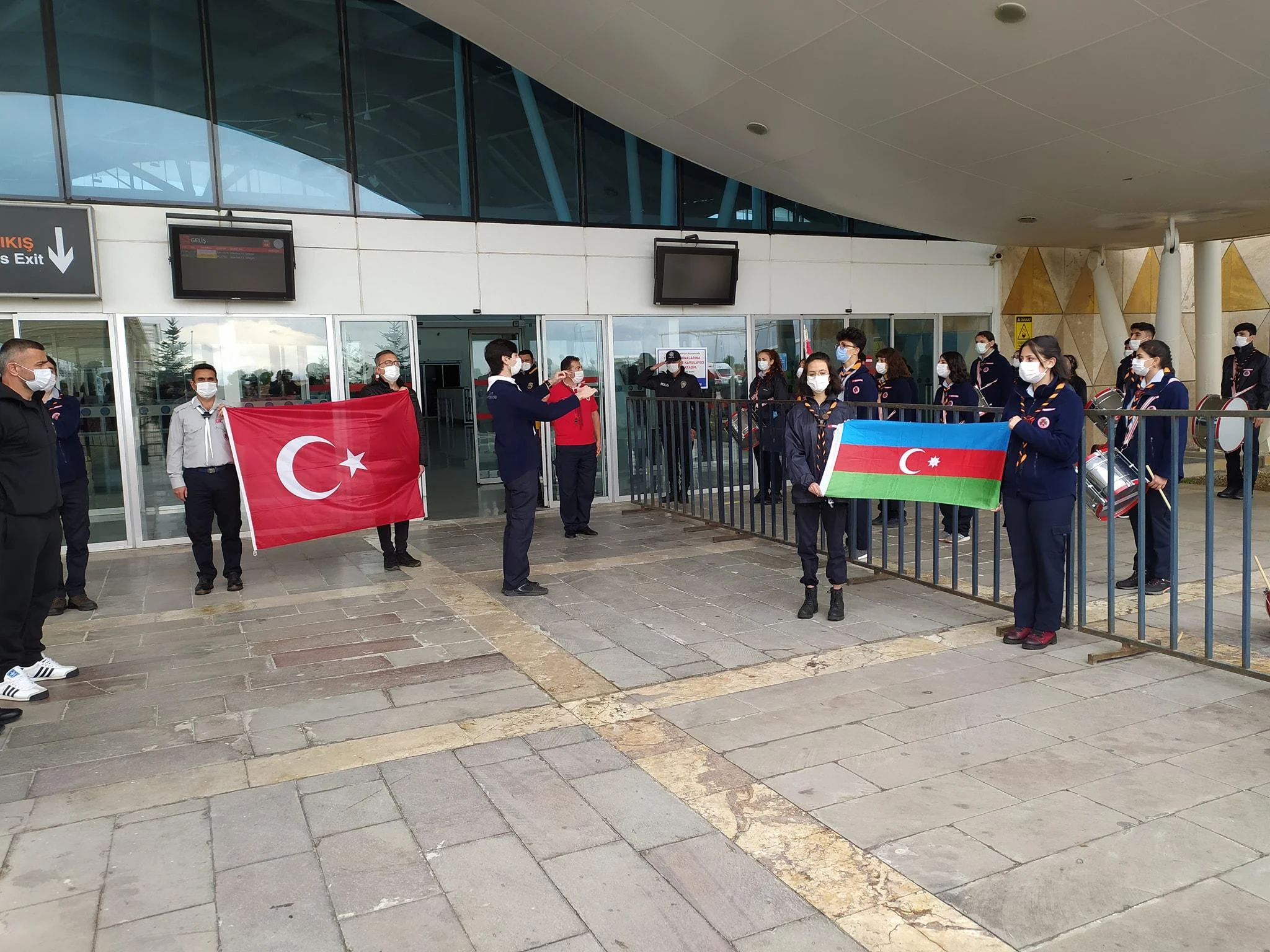 "Qarabağ" Sivasda Dövlət Himni və gül-çiçəklə qarşılandı - FOTOLAR 