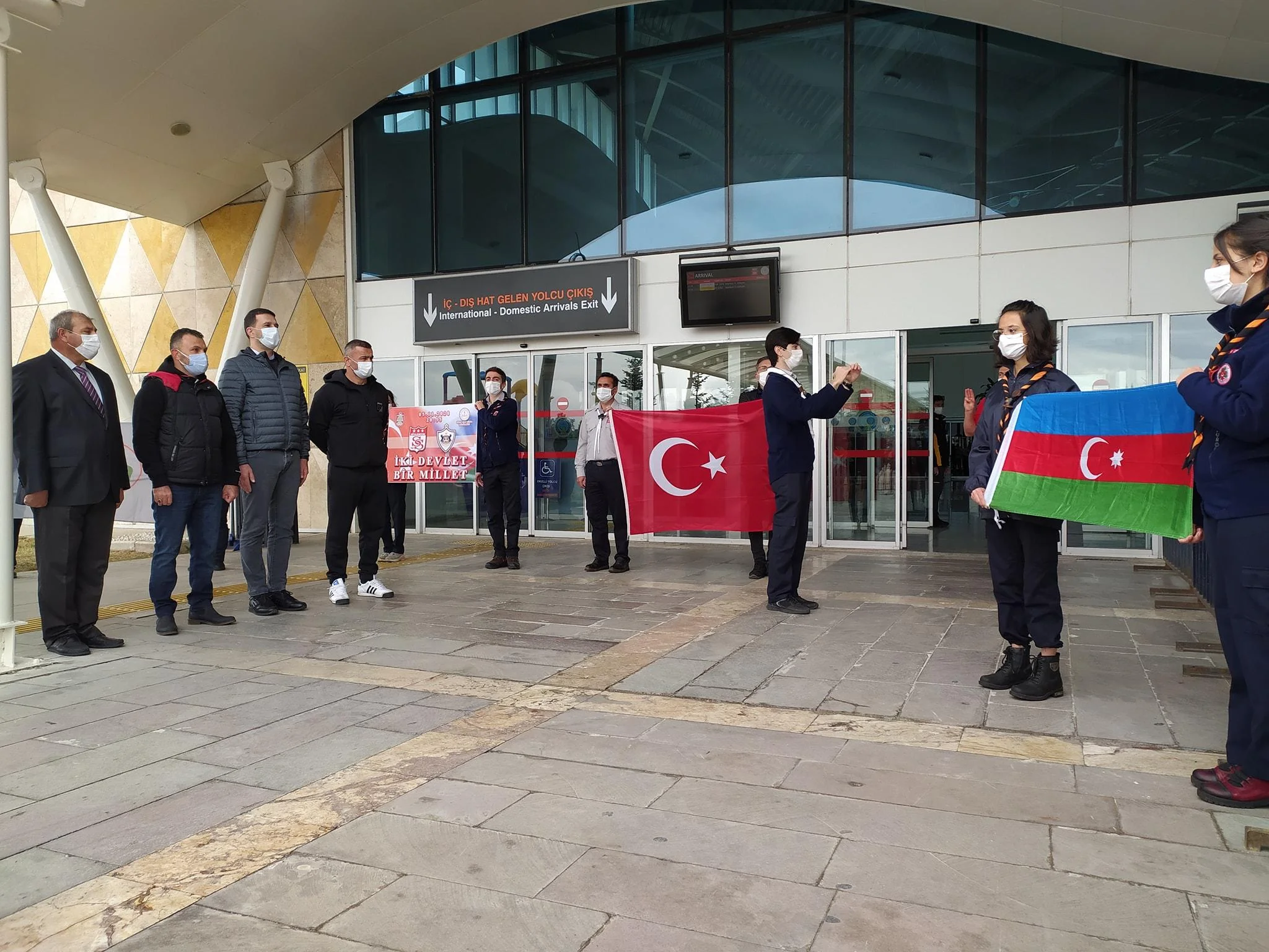 "Qarabağ" Sivasda Dövlət Himni və gül-çiçəklə qarşılandı - FOTOLAR 