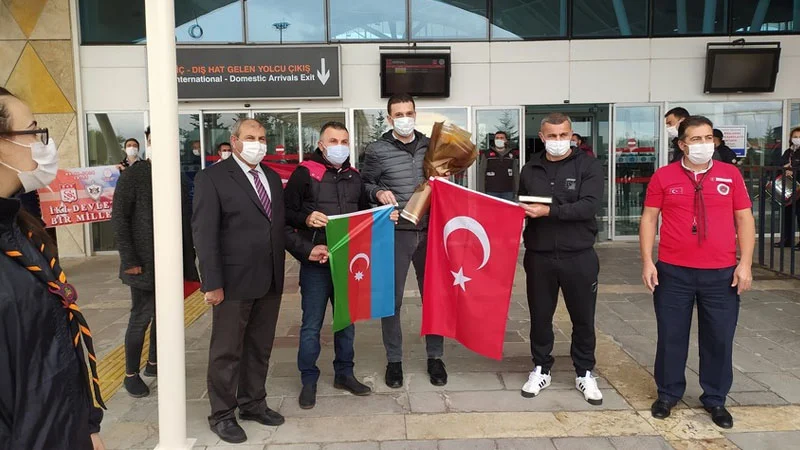 "Qarabağ" Sivasda Dövlət Himni və gül-çiçəklə qarşılandı - FOTOLAR 