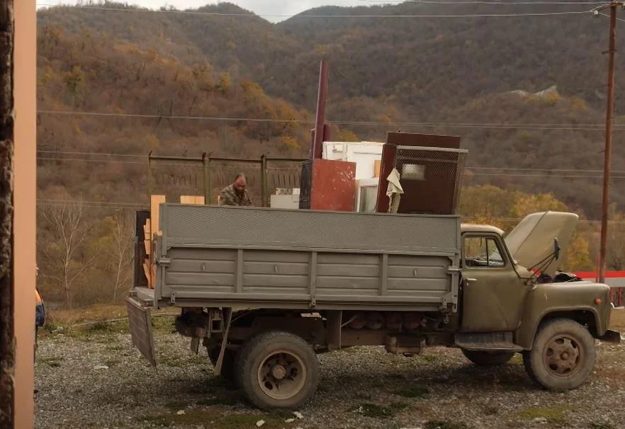 BBC-nin Kəlbəcərdən reportajı: ermənilər unitazları belə söküb aparırlar - VİDEO 