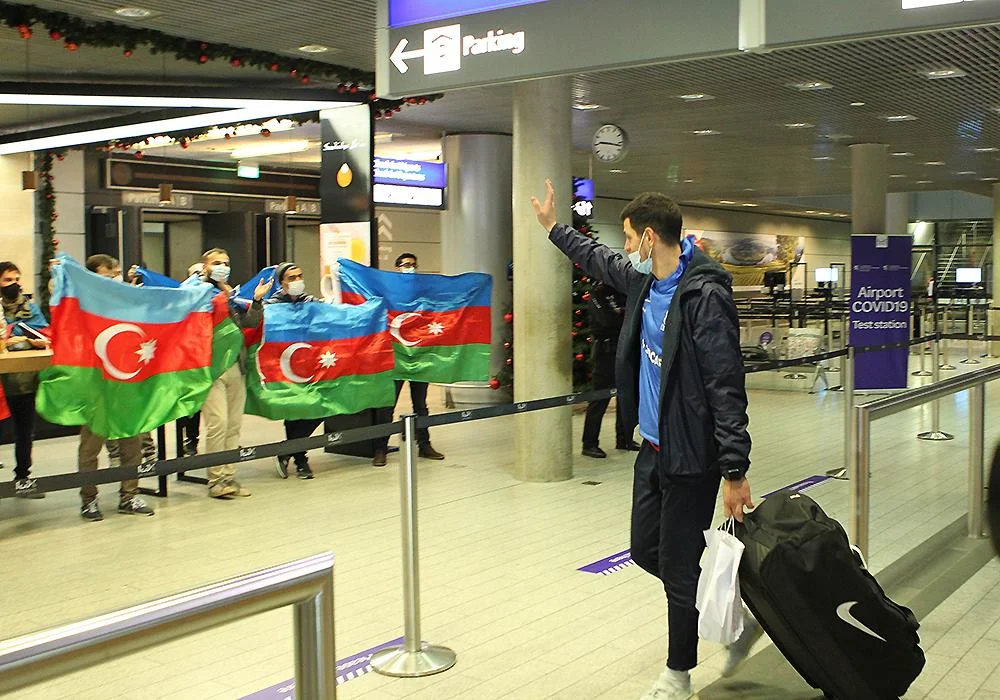 Milli komandamız Lüksemburqda belə qarşılandı - FOTOLAR 