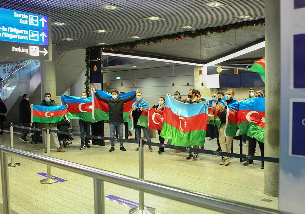 Milli komandamız Lüksemburqda belə qarşılandı - FOTOLAR 