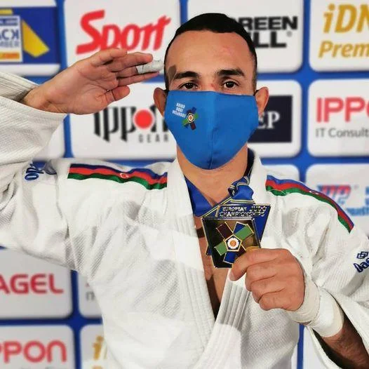 Cüdoçumuz çempionluğunu əsgər salamı ilə qeyd etdi - FOTO 