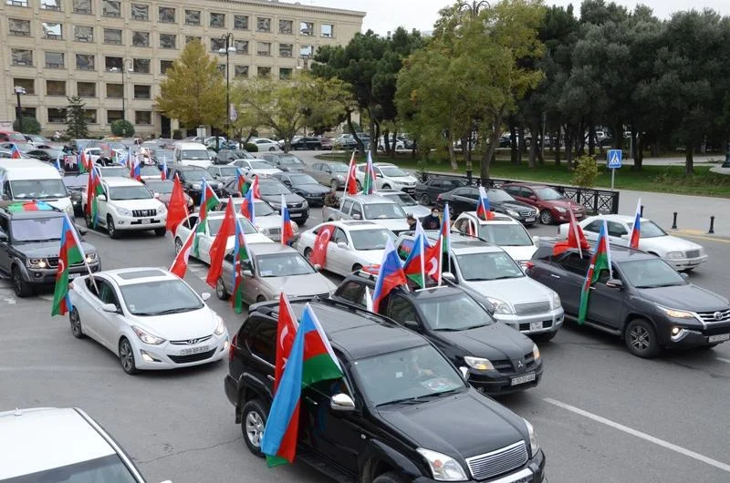 Bakıda qələbə yürüşləri keçirilir - FOTOLAR 