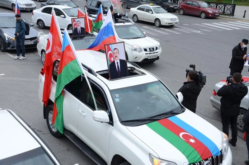 Bakıda qələbə yürüşləri keçirilir - FOTOLAR 