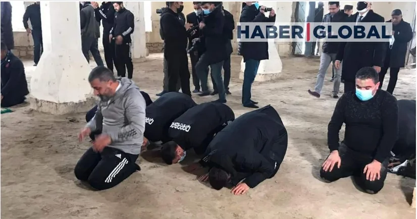 "Qarabağ"ın futbolçuları Ağdamdakı Cümə məscidində namaz qılıb - FOTOLAR 
