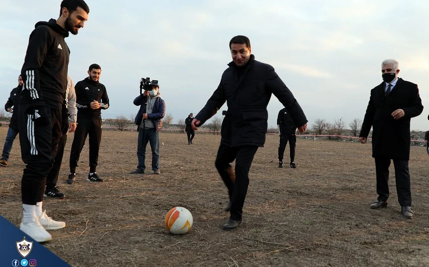 Hikmət Hacıyev Ağdamda "Qarabağ"la futbol oynadı - FOTOLAR/VİDEO 