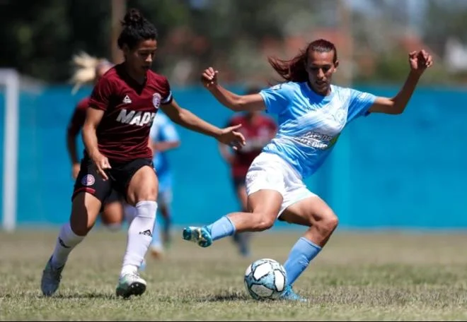Futbol tarixində ilk: Transseksual futbolçu meydana çıxdı - FOTOLAR 