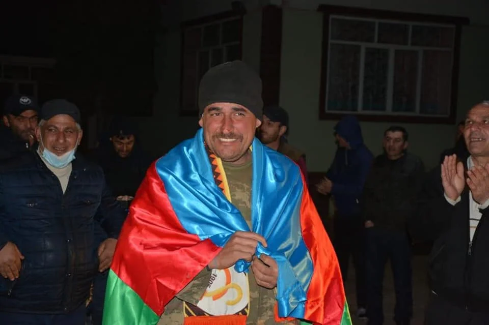 “Qalatasaray” azarkeşi zabitimiz doğma kəndində belə qarşılandı - FOTOLAR 