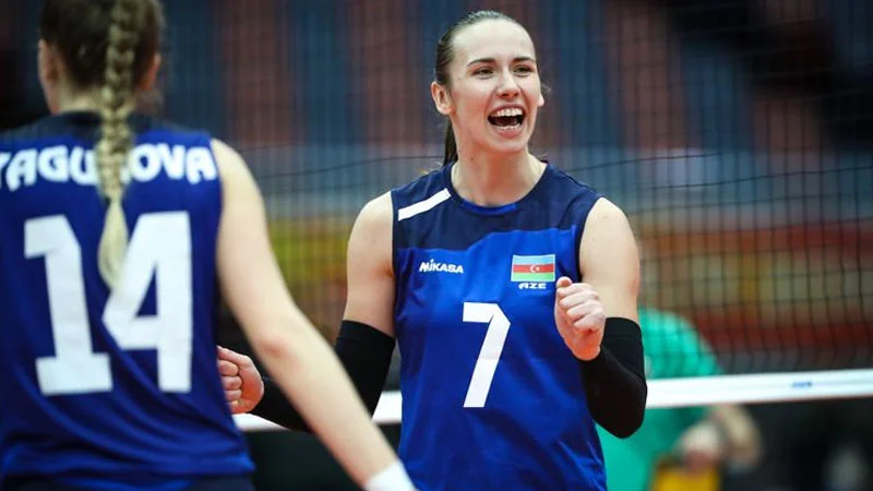Millimizin üzvü Azərbaycan soyadından imtina etdi - FOTO 