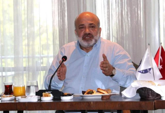 Azarkeşlər etiraz etdi, prezident transferi dayandırıb istefa verdi 
