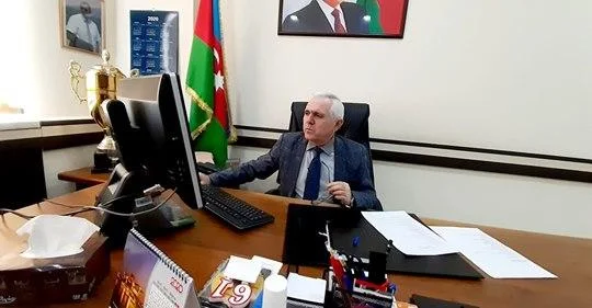 "Şərhçiləri tənqid edənlər gəlib mikrafon arxasında əyləşib..." - Rövşən Binnətli 