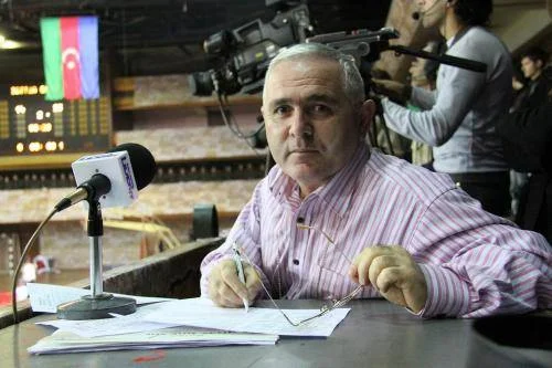 "Şərhçiləri tənqid edənlər gəlib mikrafon arxasında əyləşib..." - Rövşən Binnətli 