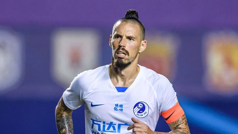 Ulduz futbolçu Çin klubundan ayrıldı - Avropaya qayıtdı 