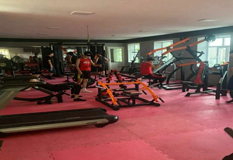 Futbol meydançası və idman zalında karantin qaydaları pozuldu - FOTO 