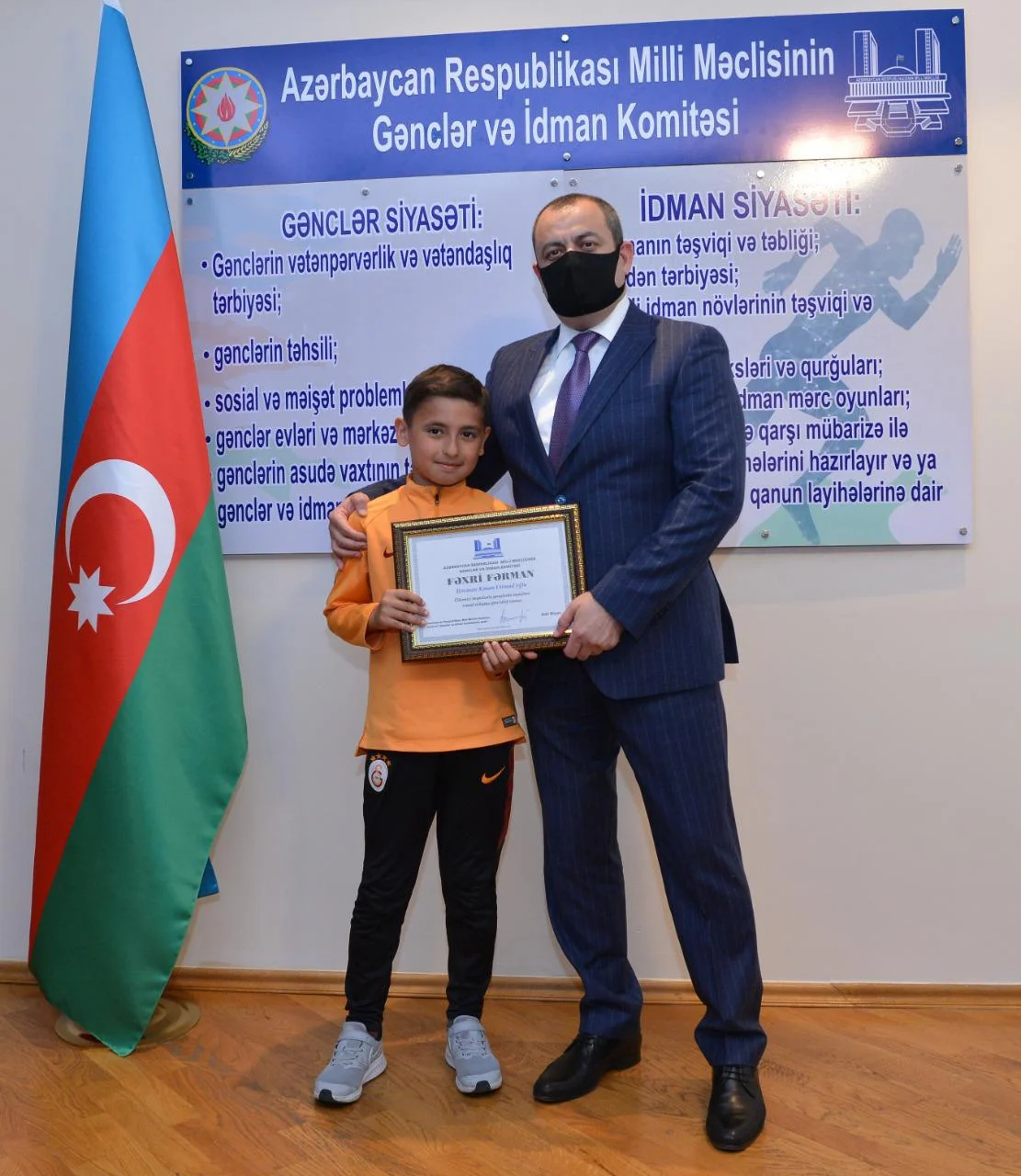 Adil Əliyev "Qalatasaray"da oynayan həmyerlimizi mükafatlandırdı - FOTOLAR 
