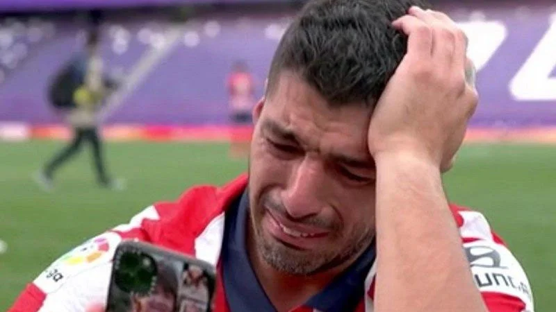 Ulduz futbolçu çempionluqdan sonra ağladı - FOTO 