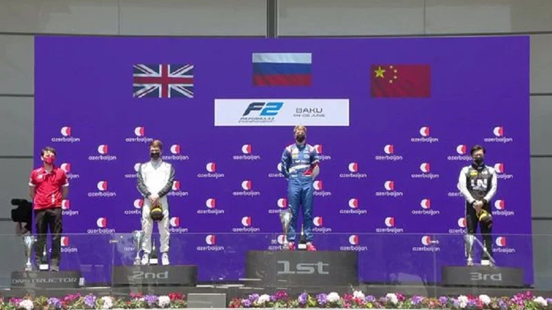 "Formula 2": Bakıda ilk sprint yarışının qalibləri mükafatlandırıldı 