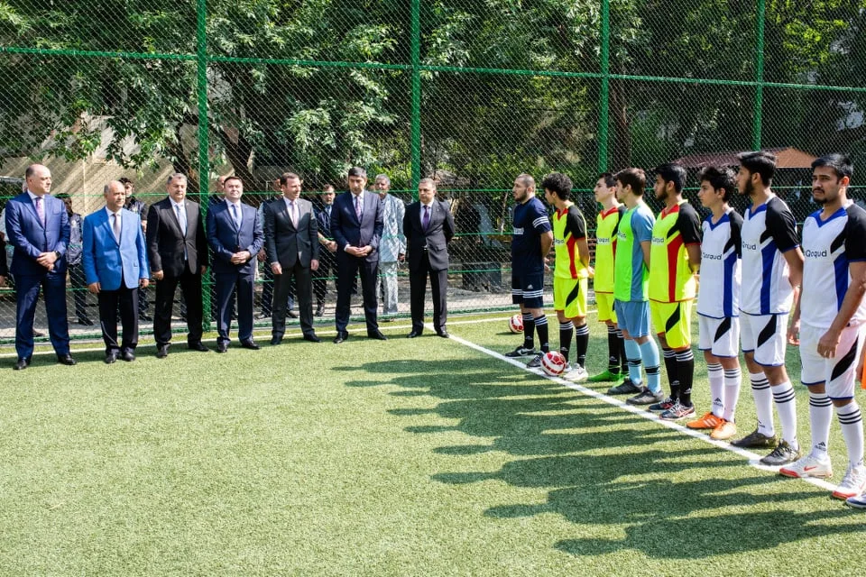 Bakıda yeni futbol meydançası istifadəyə verildi - FOTOLAR 